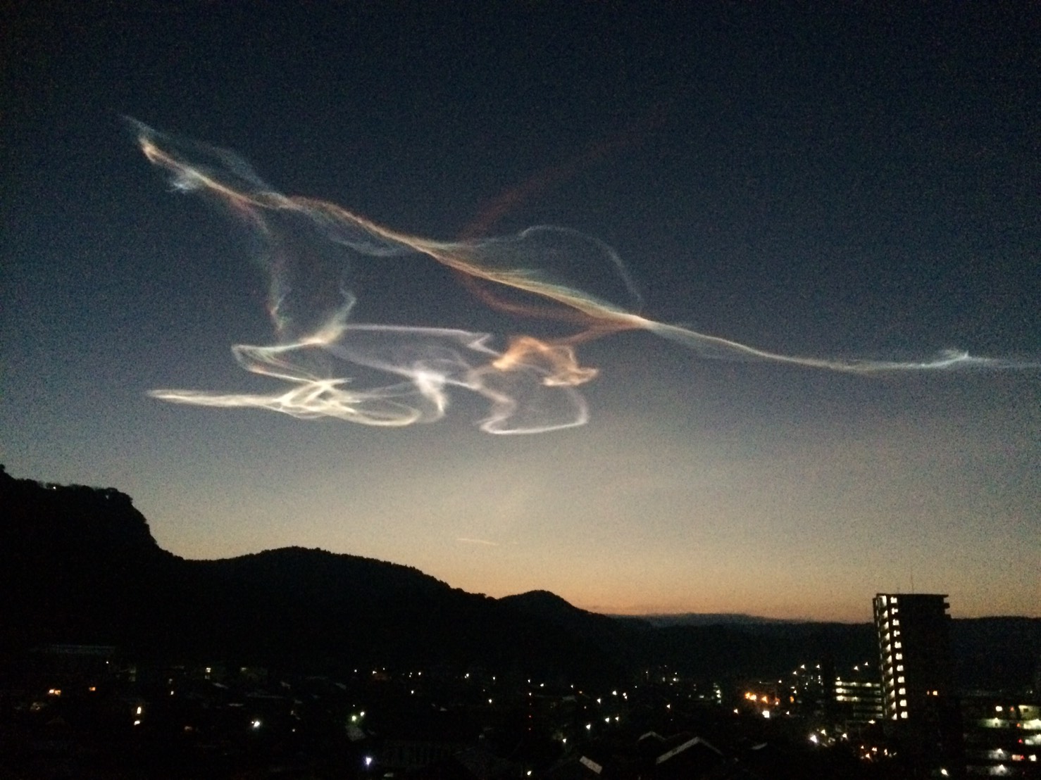 何かの前兆？ 鹿児島の空に不思議な形の雲が！ - かごうぇぶ