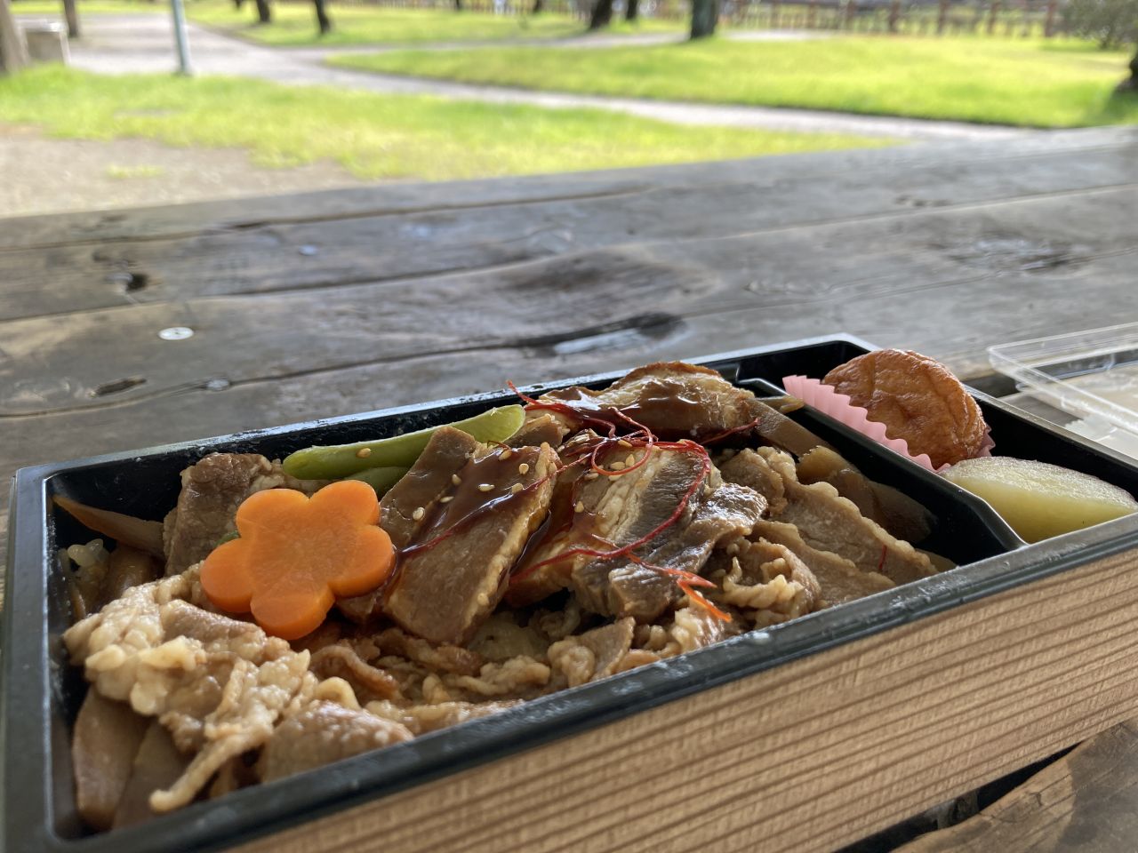 煉獄さんに食べて欲しい、松栄軒の「牛すき焼きと黒豚炙り焼豚弁当